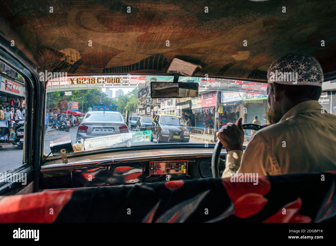 Corsa in taxi attraverso Bandra Foto Stock