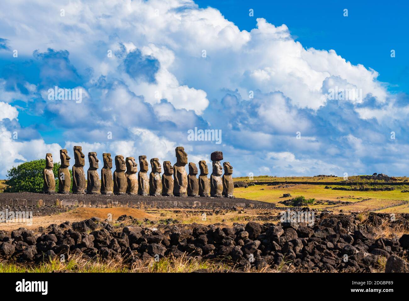 Antico Moai di AHU Tongariki sull'Isola di Pasqua Foto Stock