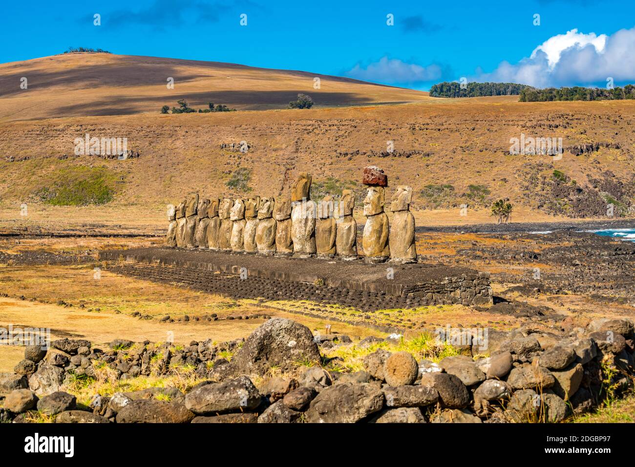 Il famoso Moai di AHU Tongariki sull'Isola di Pasqua Foto Stock