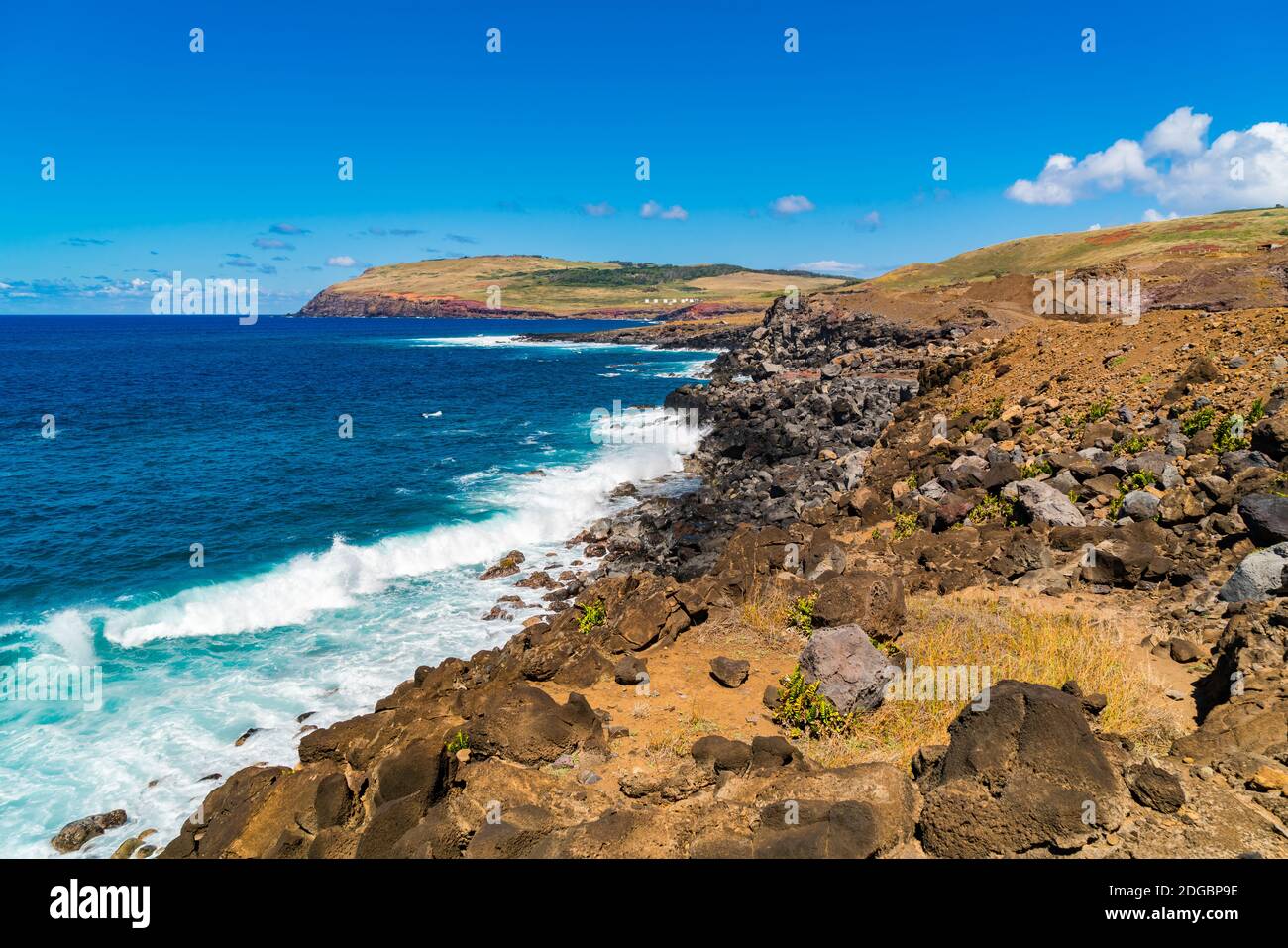 Belle onde infrangenti dell'Oceano Pacifico meridionale a Rapa Nui o Isola di Pasqua Foto Stock