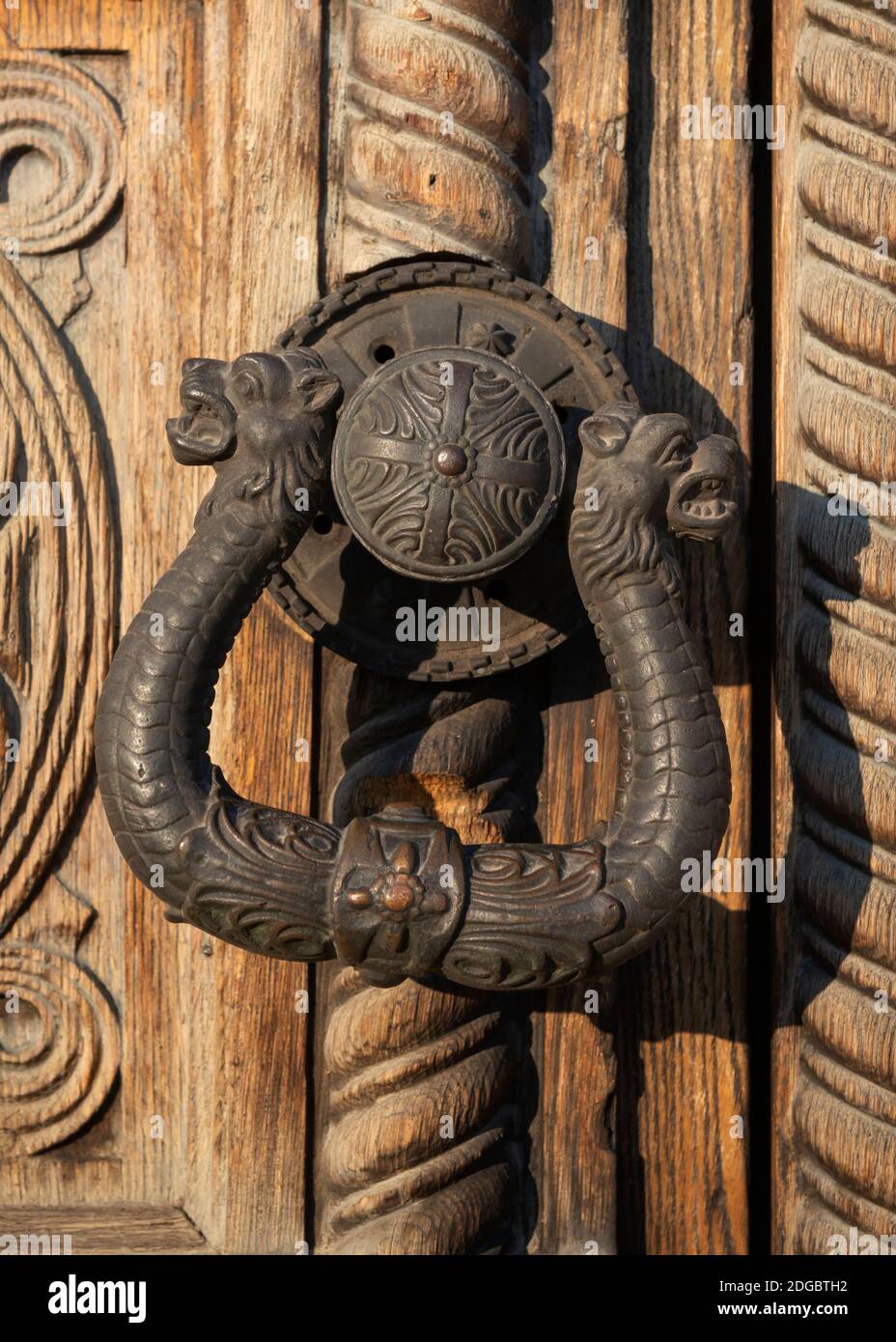 Antico pannello di legno intagliato primo piano della storica chiesa della cattedrale ortodossa di St. Alexander Nevsky a Sofia Bulgaria Europa orientale Foto Stock