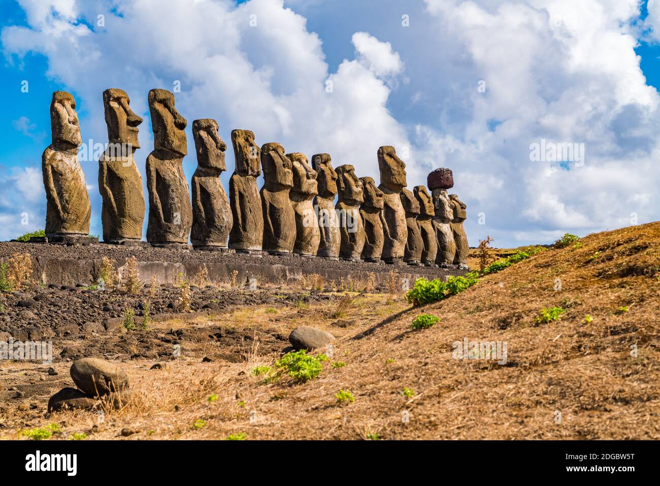 Il famoso quindici Moai a AHU Tongariki su Rapa Nui O Isola di Pasqua Foto Stock