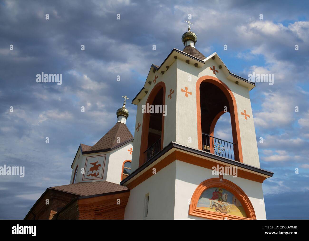 Architettura cristiana chiesa primo piano con murales Foto Stock