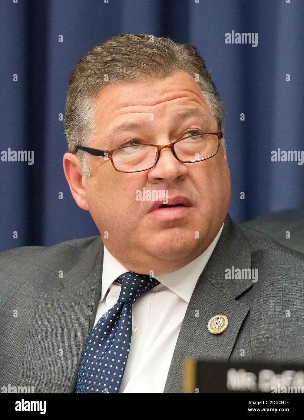 Il Rappresentante degli Stati Uniti Bill Shuster (Repubblicano della Pennsylvania), Presidente del Comitato della Camera degli Stati Uniti per i trasporti e le infrastrutture, ascolta la testimonianza durante l'audizione riguardante le questioni relative al servizio clienti delle compagnie aeree a Washington, DC, USA, martedì 2 maggio 2017. Foto di Ron Sachs/CNP/ABACAPRESS.COM Foto Stock