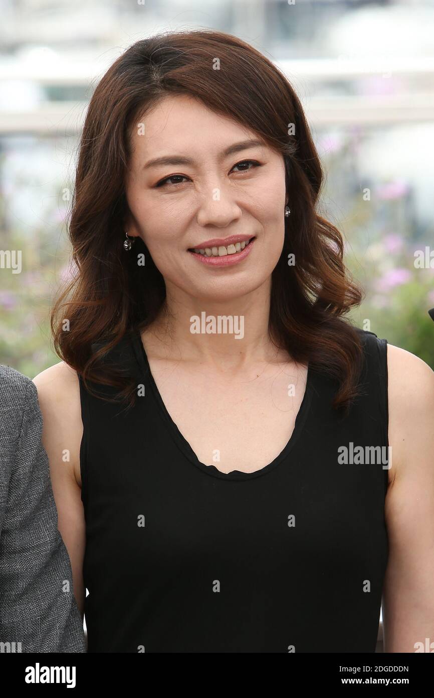 Cho Yunhee in posa alla fotocellula Geu-Hu tenuta il 22 maggio 2017 al Palais des Festivals di Cannes, in Francia, nell'ambito del 70° Festival del Cinema di Cannes. Foto di David Boyer/ABACAPRESS.COM Foto Stock