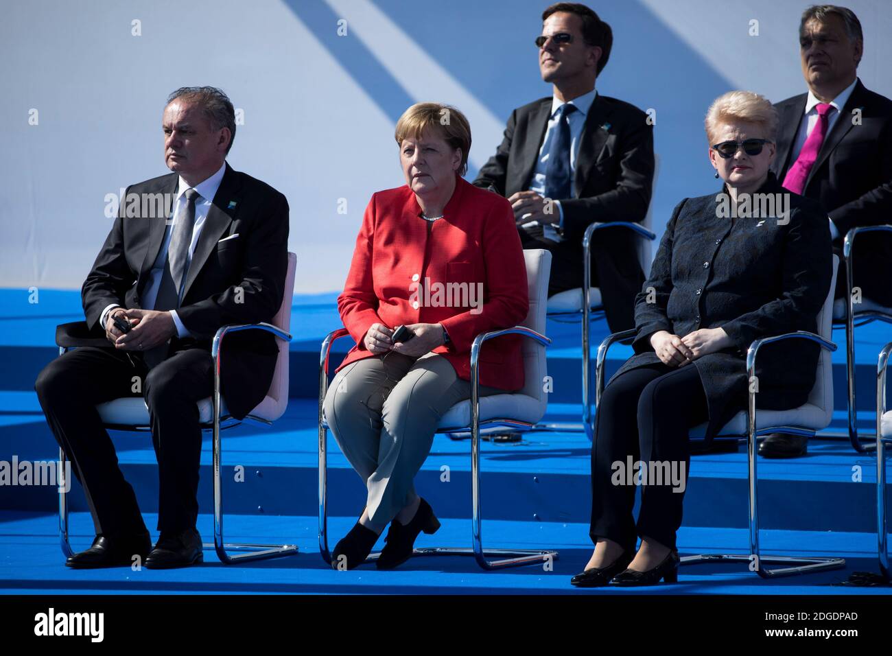 erman Cancelliere Angela Merkel (prima fila C), affiancato dal presidente  della Lituania Dalia Grybauskaite (prima fila R), dal presidente della  Slovacchia Andrej Kiska (prima fila L) e dal primo ministro olandese Mark