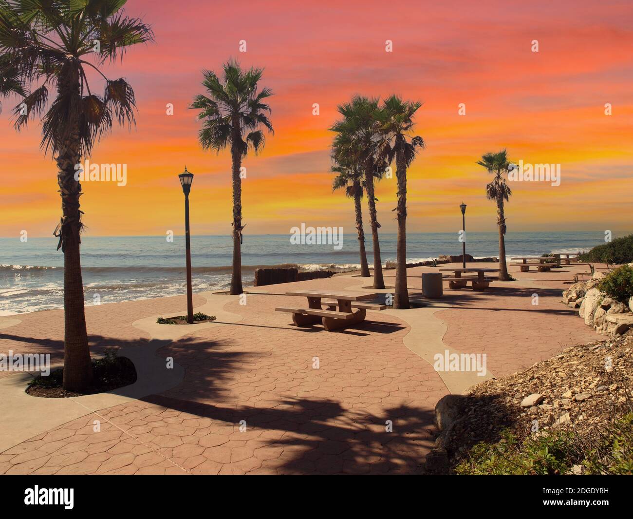 Vista del Royal Palms Beach Park con il cielo al tramonto a Whites Point a Los Angeles, California. Foto Stock