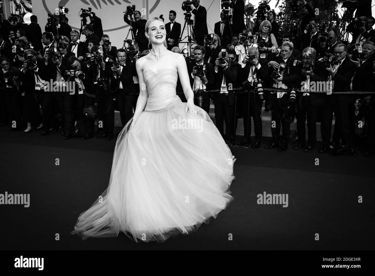 Elle Fanning partecipa alla proiezione "The Beguiled" in occasione della proiezione "The Beguiled" durante il 70° Festival annuale del Cinema di Cannes al Palais des Festivals il 24 maggio 2017 a Cannes, Francia. Foto di David Boyer/ABACAPRESS.COM Foto Stock