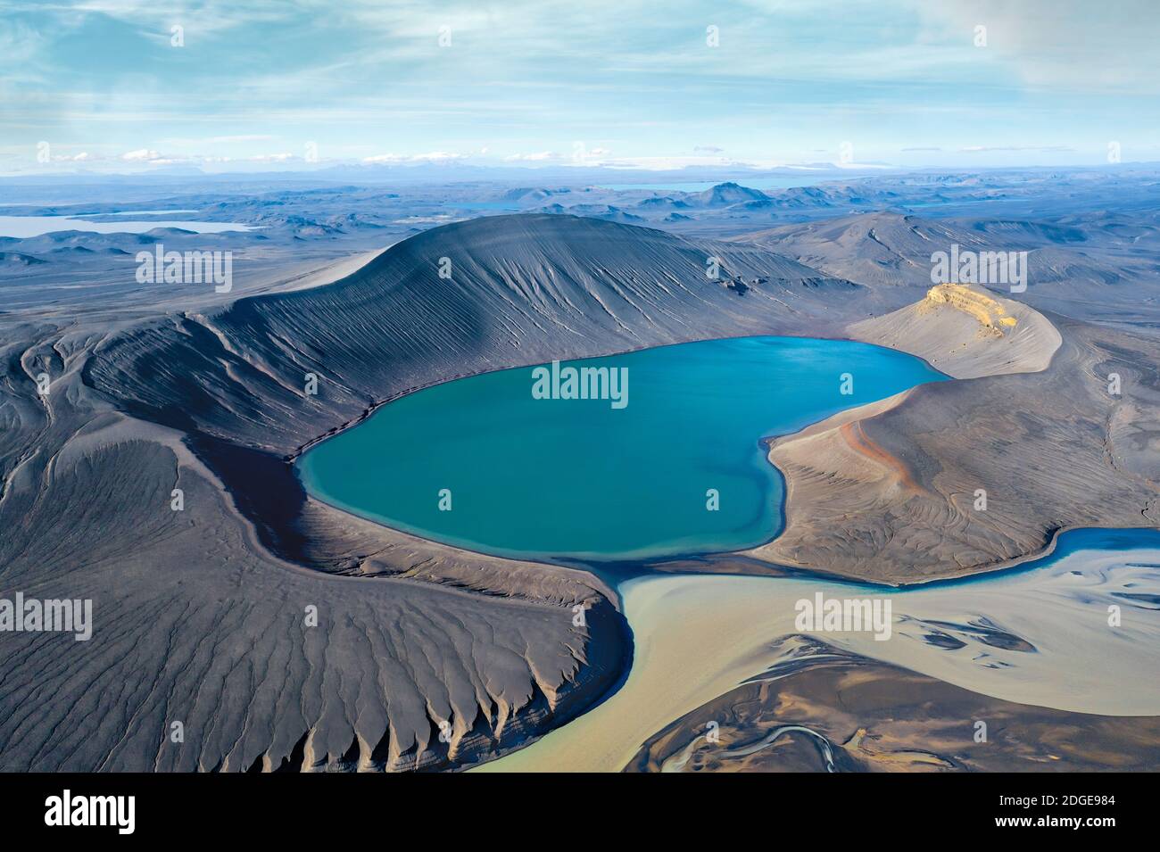 Cratere di Skygggnisvatn nelle Highlands dell'Islanda, preso nell'agosto 2020, trattato successivamente usando il bracketing di esposizione Foto Stock