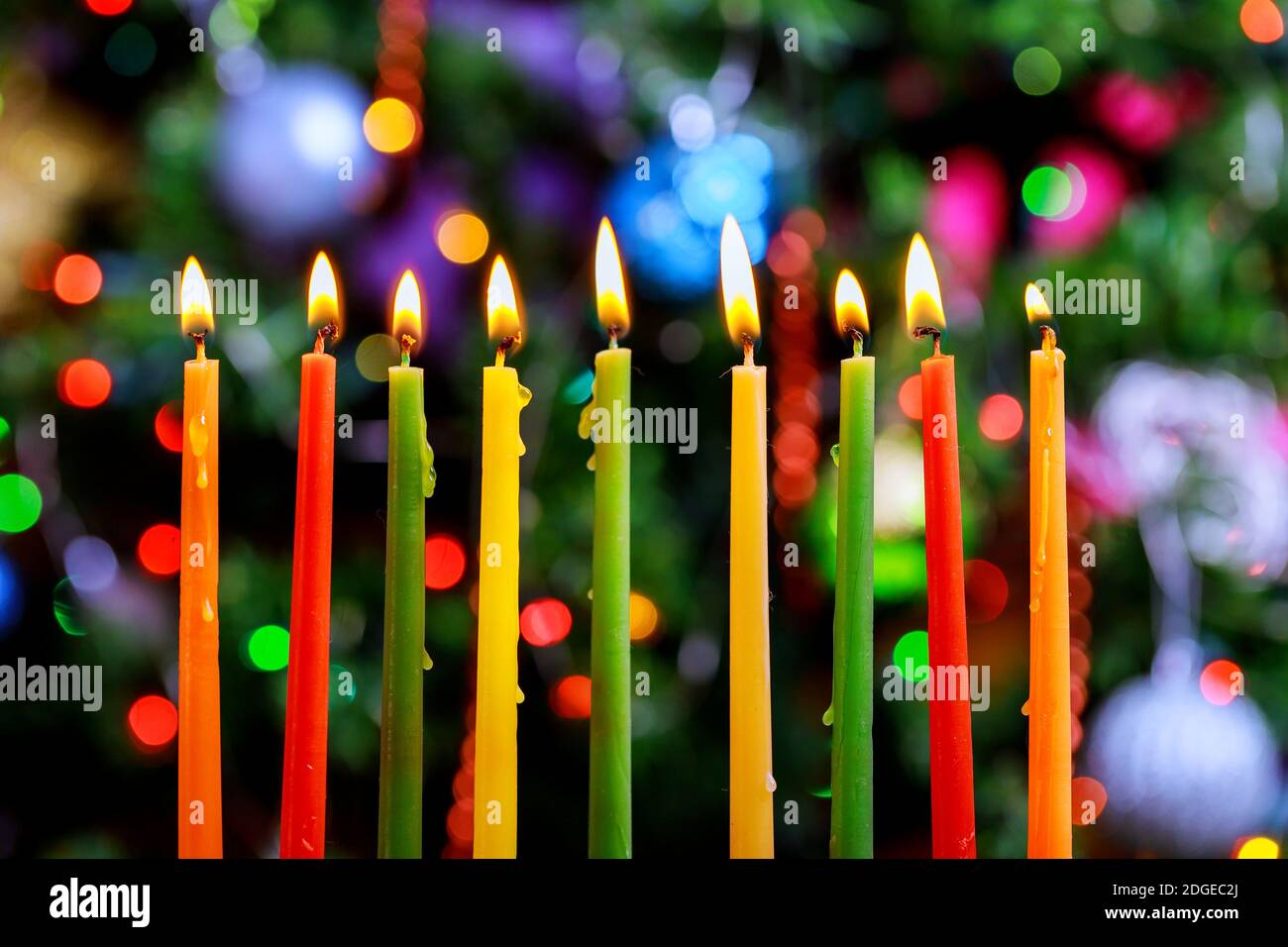 Hanukkah menorah con candele accese Foto Stock