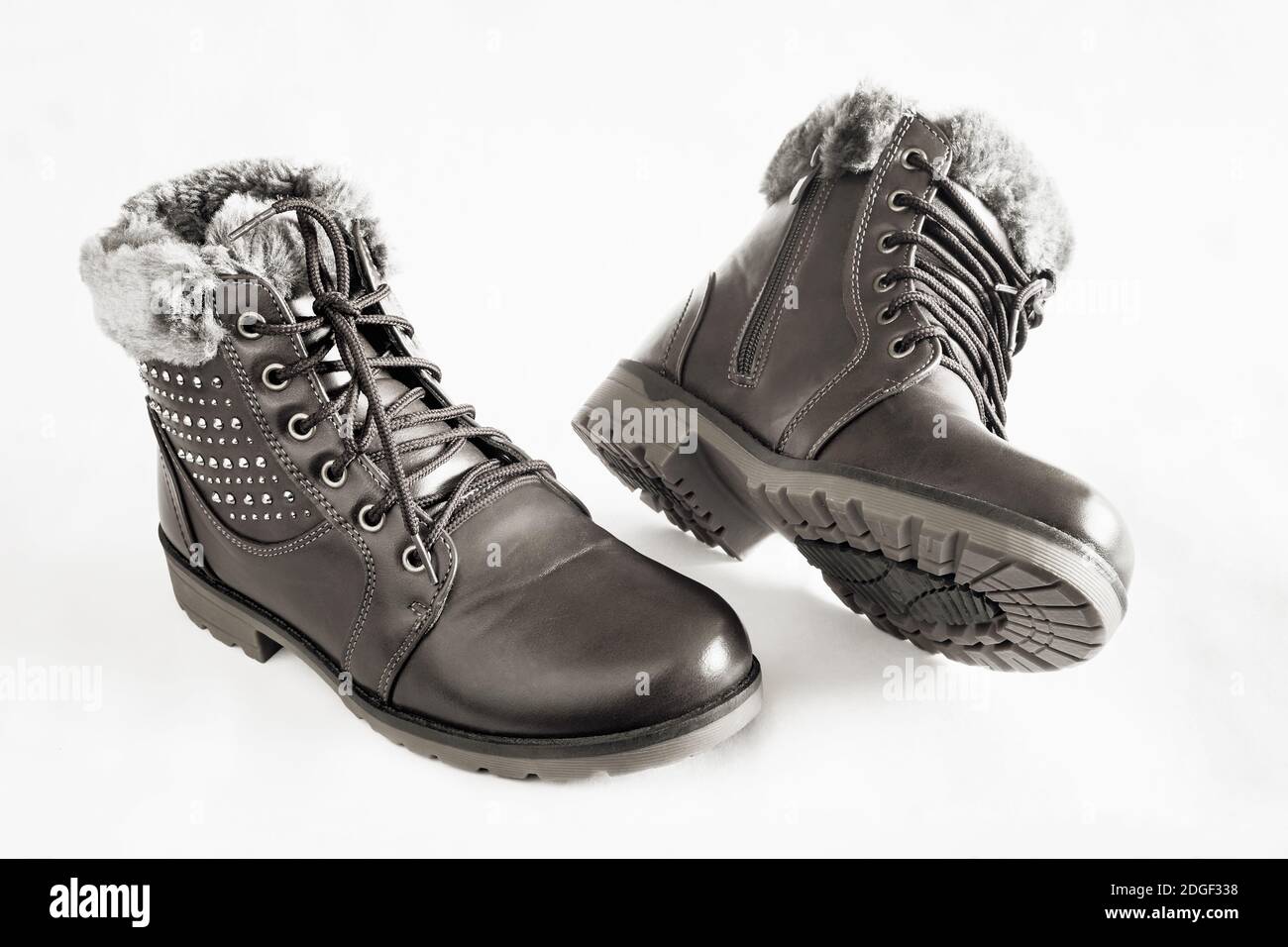 Inverno comode scarpe con lacci e chiusura a zip. Foto Stock