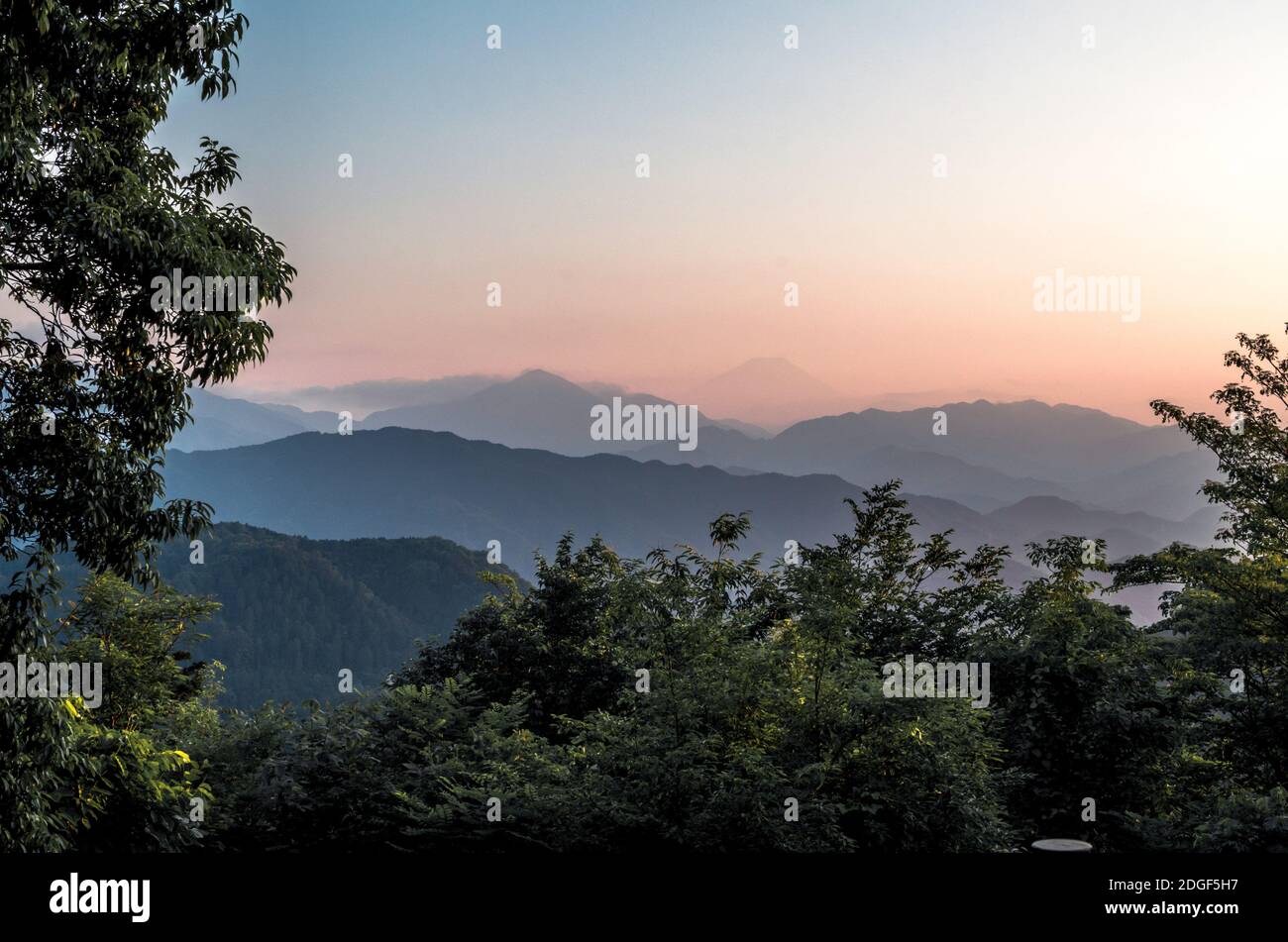 Tramonto sul Monte Takao. Mt. Fuji Foto Stock