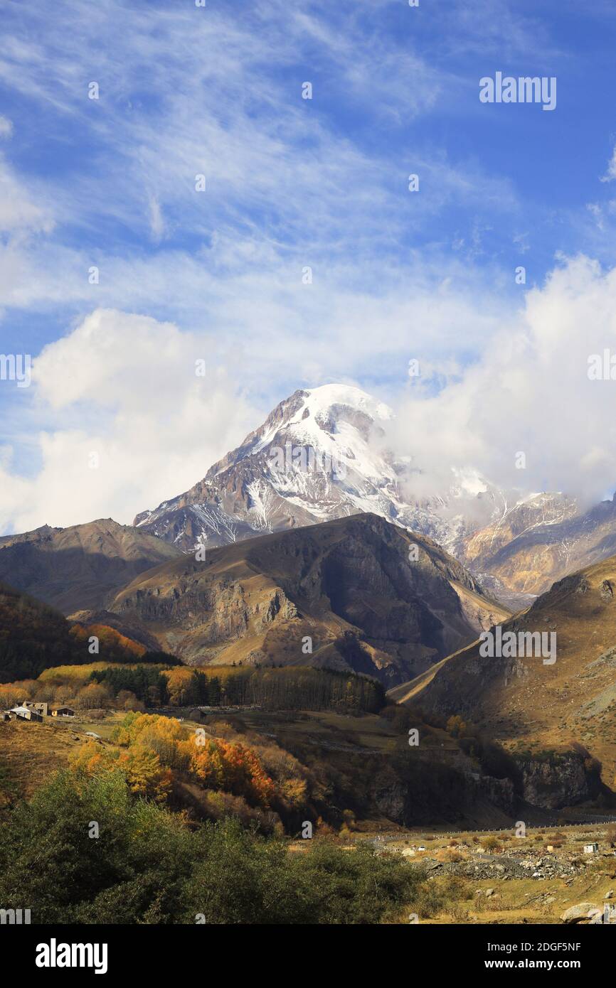 Il monte Kasbek nel Grande Caucaso, Georgia, Asia Foto Stock
