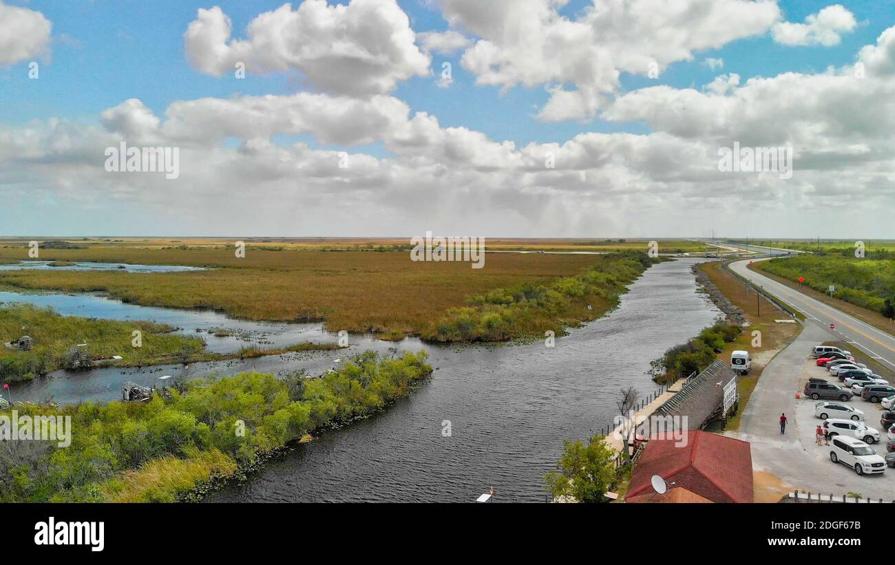 Veduta aerea del torrente e delle paludi nelle Everglades della Florida, Stati Uniti Foto Stock