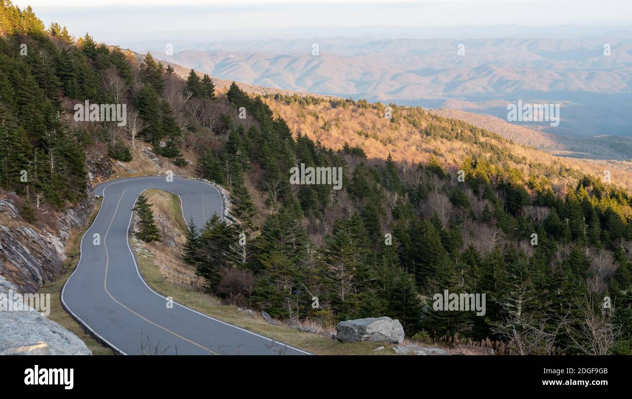 Incredibile vista del tramonto in autunno dal Grandfather Mountain viaggio In North Carolina, dove è possibile ammirare viste e posizioni diverse dal area Foto Stock