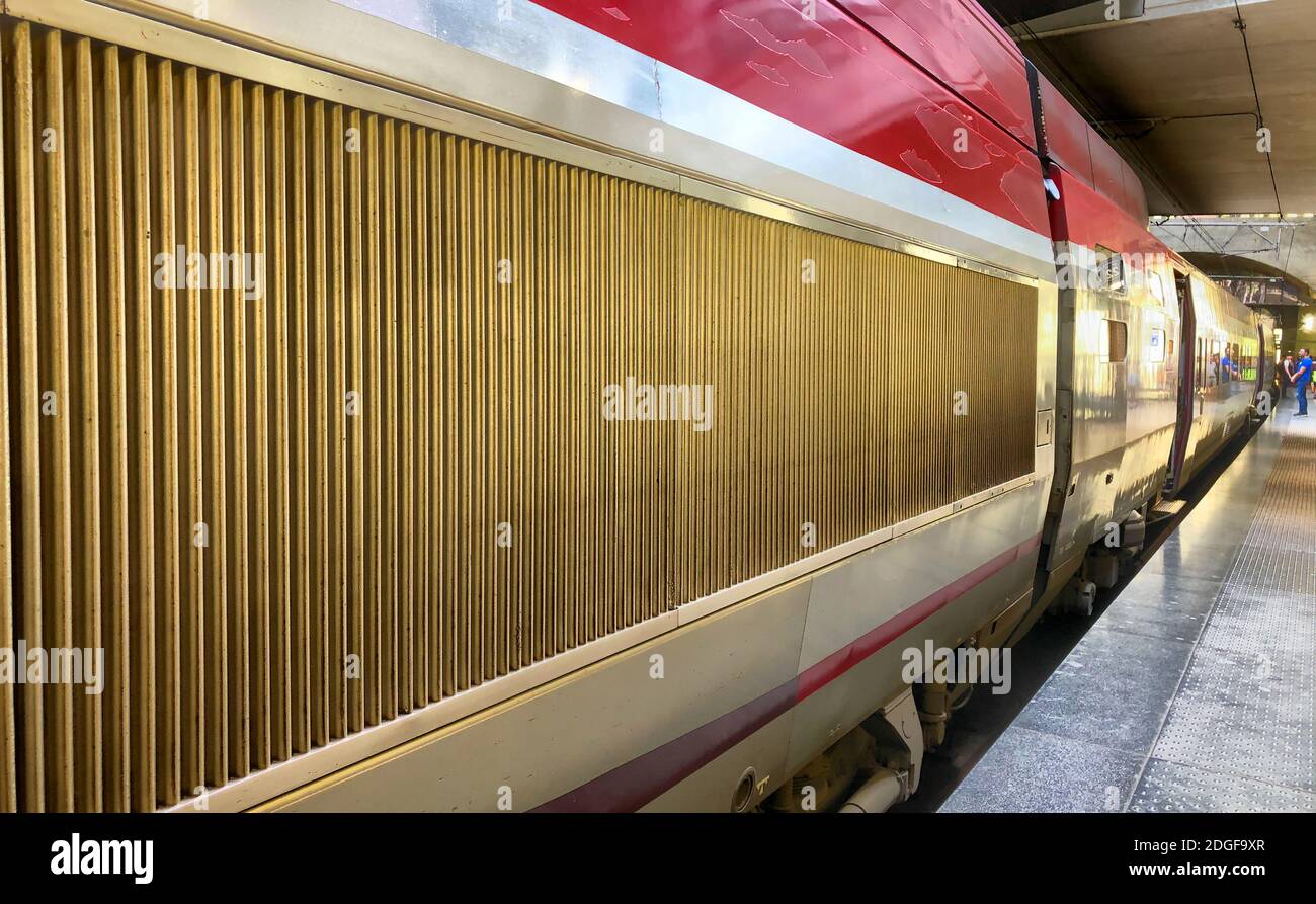 Anversa, Belgio - Giugno 2019: Persone a bordo del treno ad alta velocità Thalys diretto a Parigi tgv Foto Stock