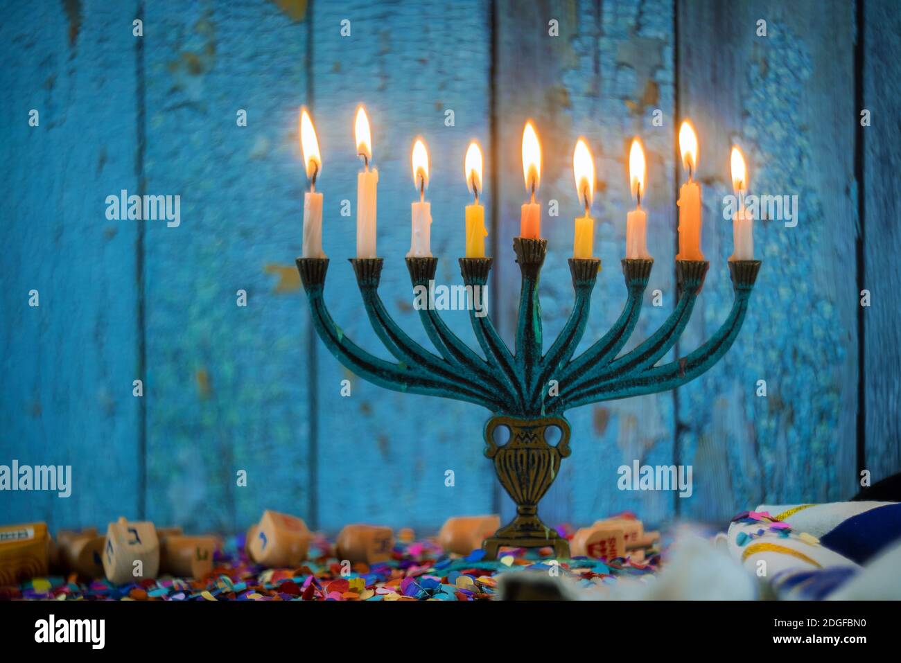 Fuoco morbido Hanukkah Menorah luminoso Foto Stock