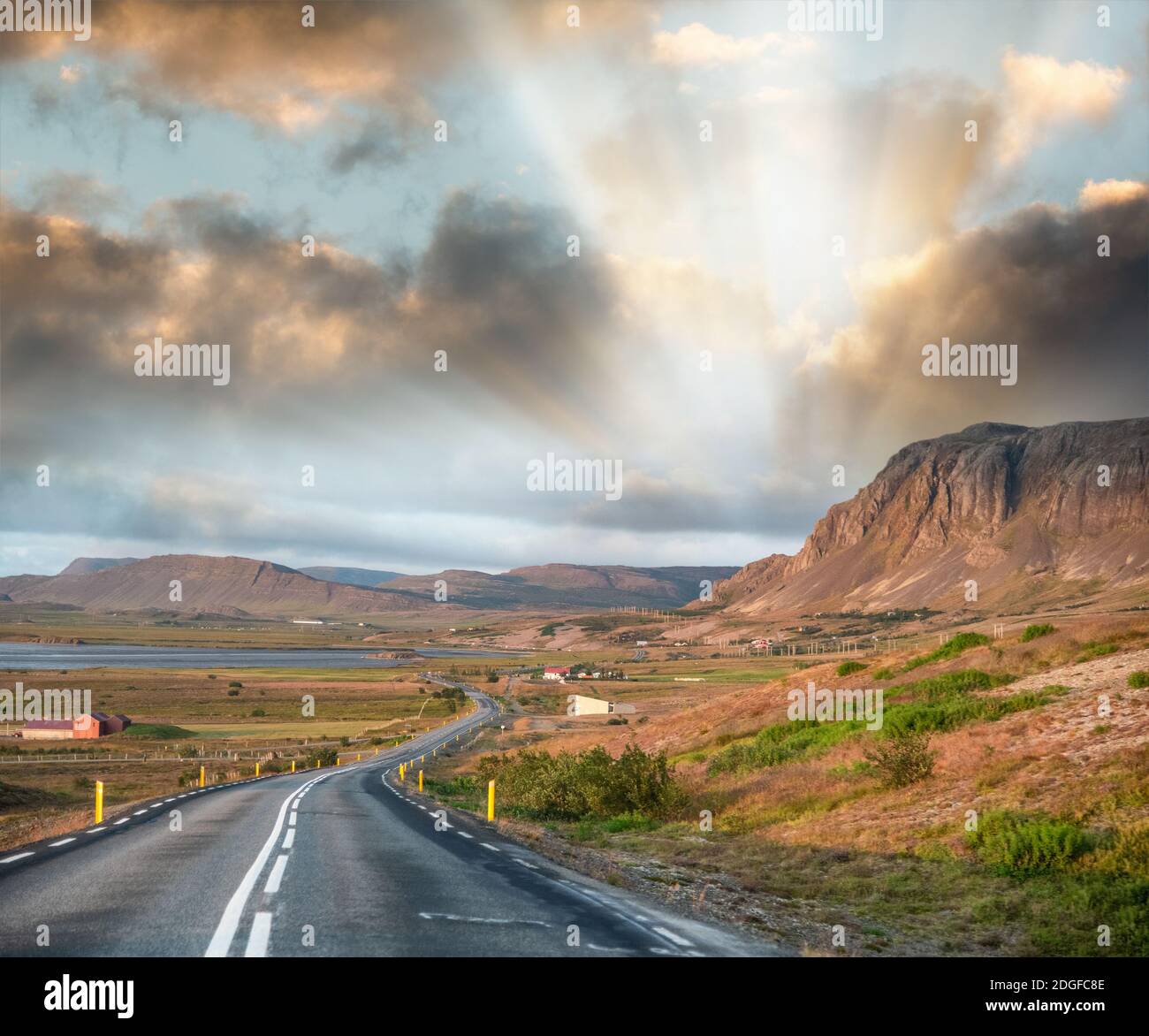 Incredibile strada attraverso l'Islanda in estate Foto Stock