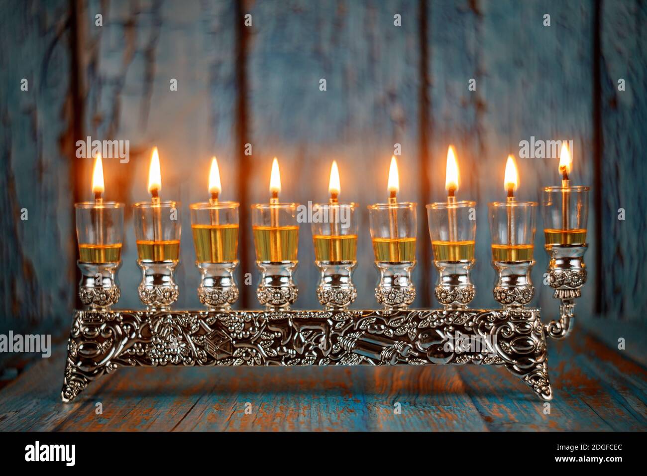 Fuoco morbido Hanukkah Menorah luminoso Foto Stock