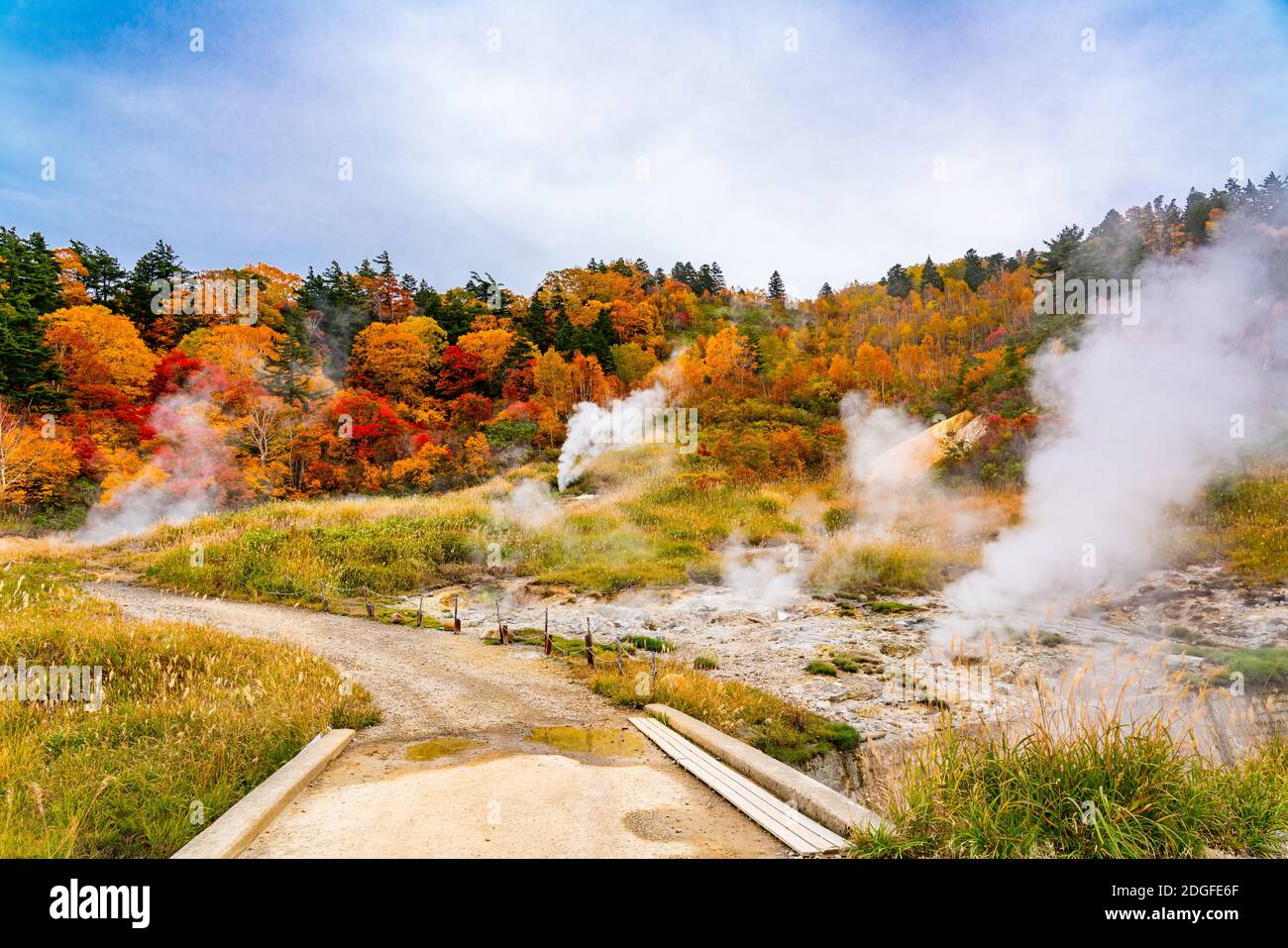 Vista delle sorgenti termali di Fuke no Yu nella stagione autunnale Foto Stock