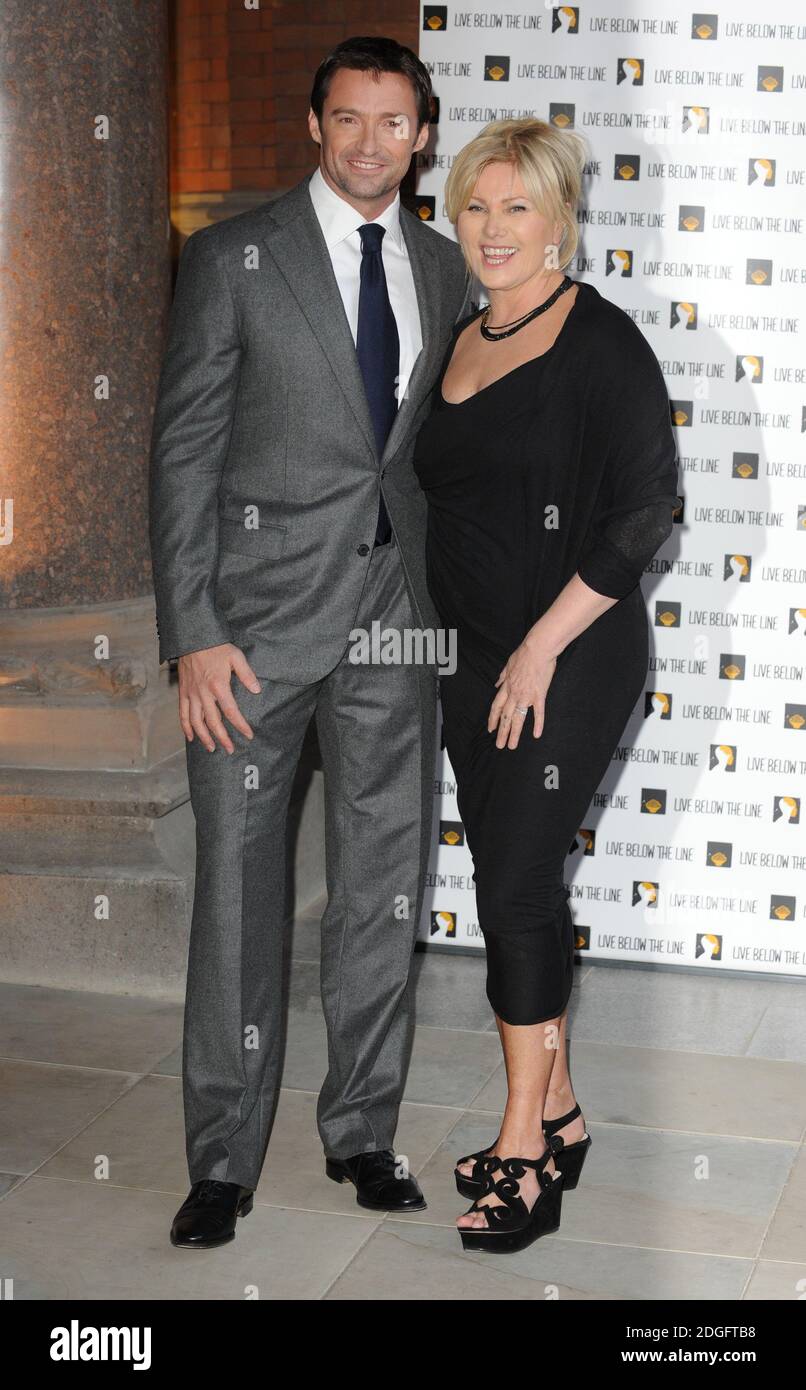 Hugh Jackman e la moglie Deborra Lee Furness arrivano al vantaggio di beneficenza Live Below the Line, il Marriott St Pancras Renaissance London Hotel, Londra. Foto Stock