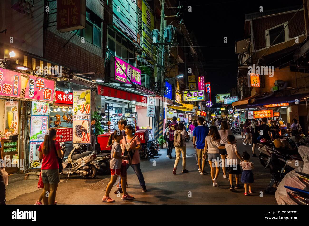 Il mercato notturno di Fengchia era popolare tra i tourit e la gente del posto Foto Stock