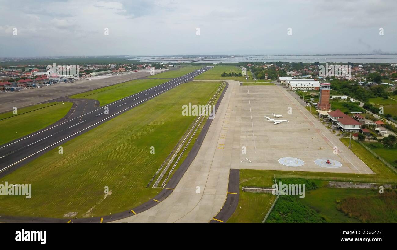 Vista aerea di Kuta dall'aereo con partenza dall'aeroporto di Denpasar, Bali, Indonesia Foto Stock