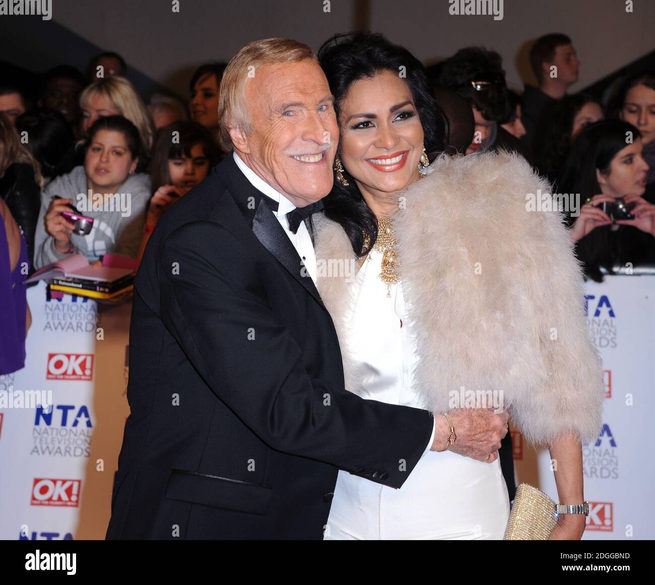 Bruce Forsyth e moglie al National Television Awards 2012, O2 Arena, Greenwich, Londra. Foto Stock