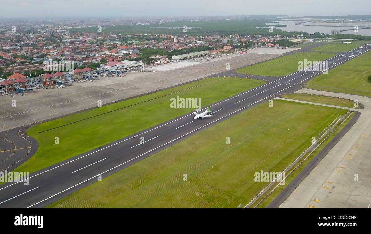 Aereo atterrato all'aeroporto internazionale Ngurah Rai di Bali, Indonesia. Gli aeromobili sono elencati come la compagnia aerea più sicura dalle autorità indonesiane Foto Stock