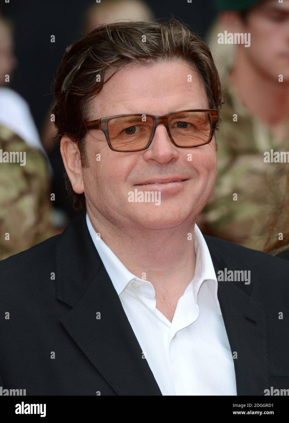 Il regista Simon West arriva alla UK Premiere of the Expendables 2 sponsorizzata da Netflix all'Empire Cinema, Leicester Square, Londra. Foto Stock