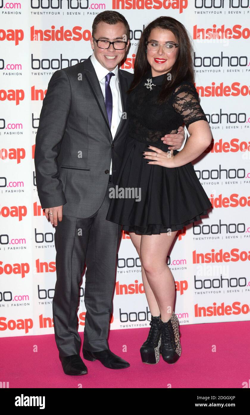 Joe Tracini e Dani Harmer arrivano all'Inside SOAP Awards 2012, One Marylebone, Londra. Foto Stock