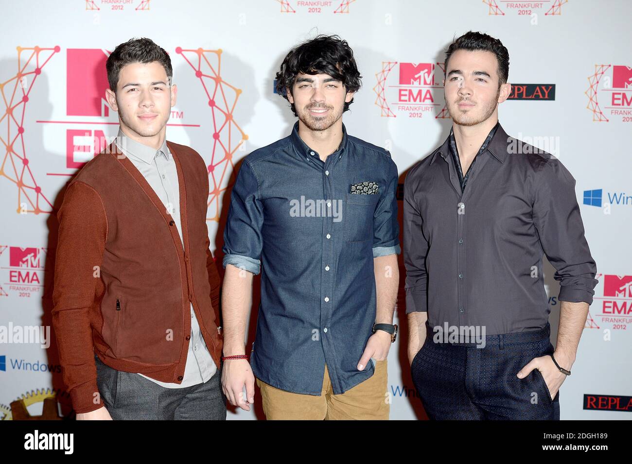 Nick, Joe e Kevin Jonas arrivano per i MTV Europe Music Awards 2012 alla Festhalle Frankfurt, Germania. Foto Stock