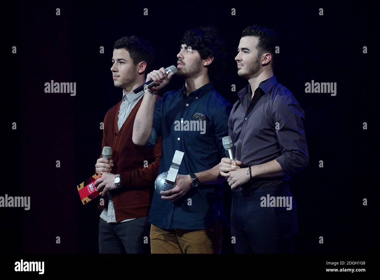 Nick, Joe e Kevin Jonas in scena durante i MTV Europe Music Awards 2012 alla Festhalle Frankfurt, Germania. Foto Stock