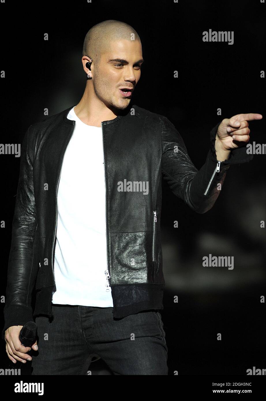 Max George of the Wanted sul palco durante il Capital FM Jingle Bell Ball 2012 all'O2 Arena di Londra. Foto Stock