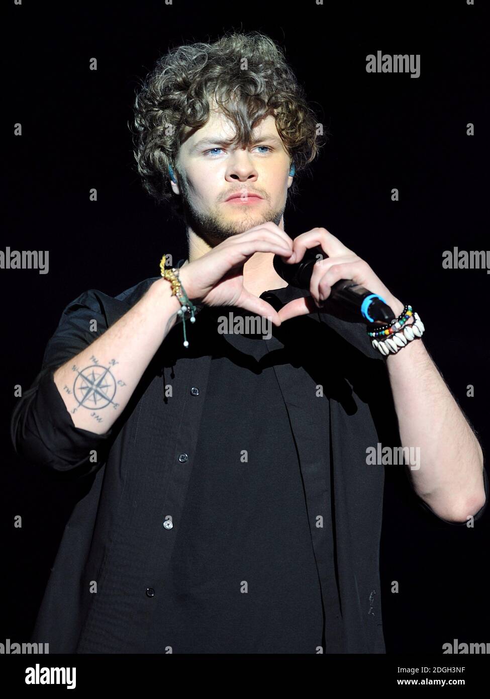 Jay McGuiness dei Wanted sul palco durante il Capital FM Jingle Bell Ball 2012 all'O2 Arena di Londra. Foto Stock