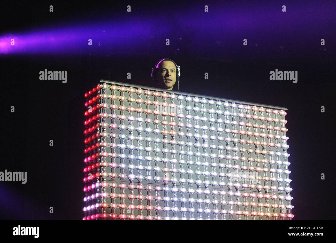 Marvin Humes si esibisce sul palco durante il Capital FM Jingle Bell Ball 2013 presso la O2 Arena di Londra. Foto Stock