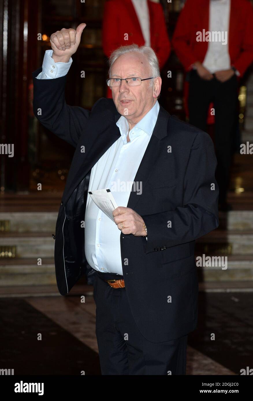 Pete Waterman che arriva al i Can't Sing! Serata di apertura dello spettacolo teatrale, London Palladium, Londra. Foto Stock