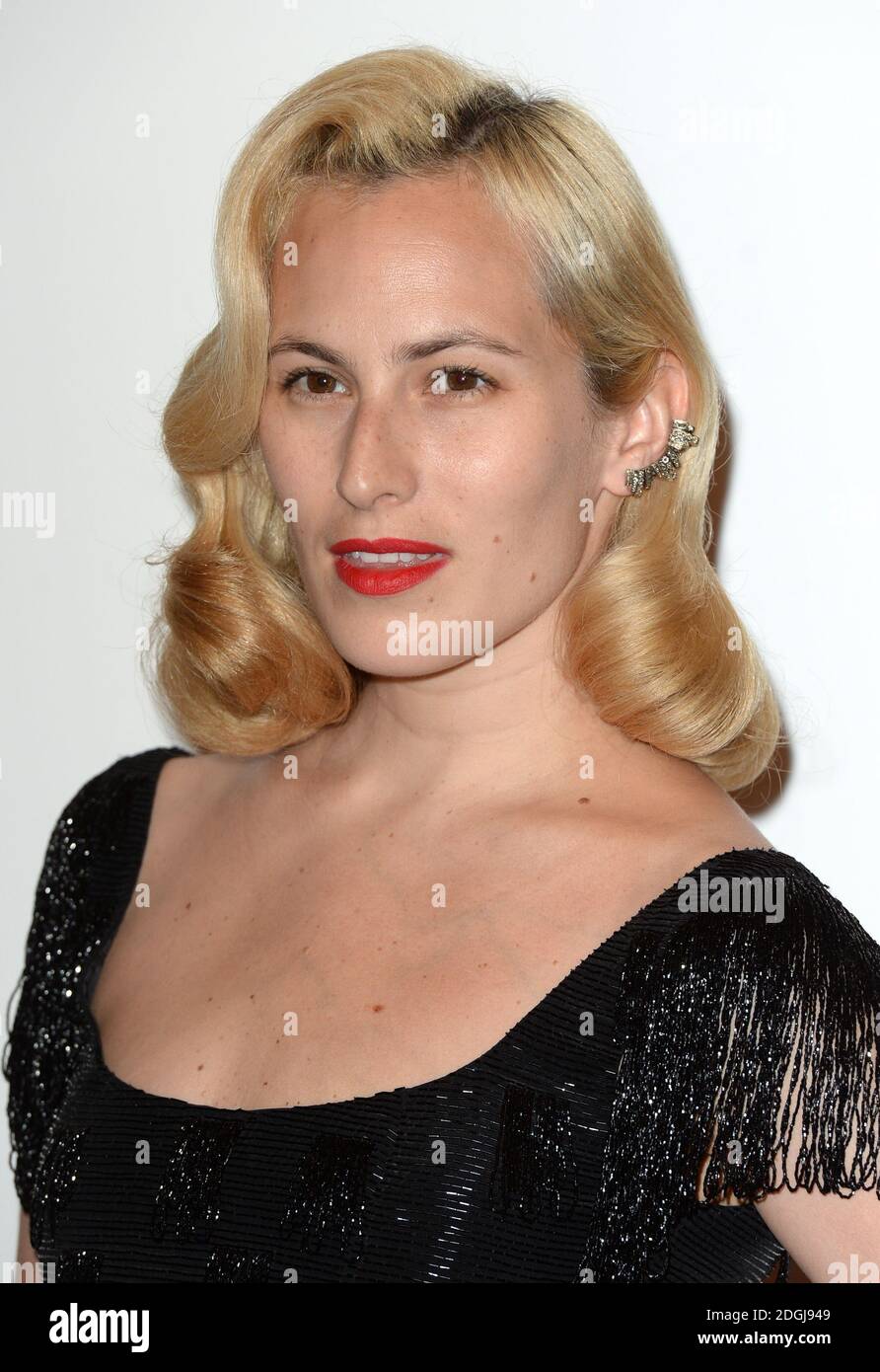 Charlotte Olympia Dellal arriva all'evento Women for Women International con De Beers, Royal Opera House, Londra. Foto Stock