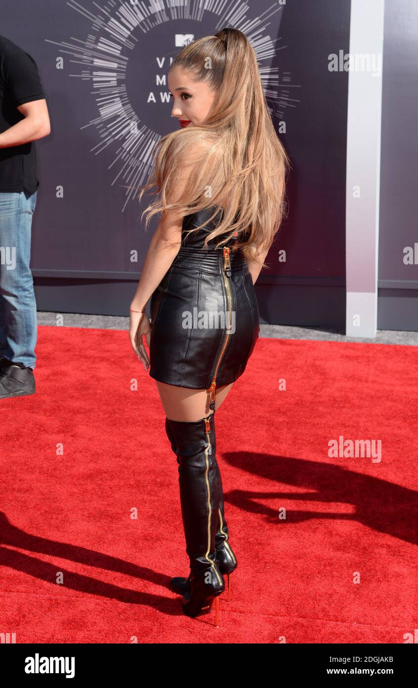 Ariana Grande arriva al MTV Video Music Awards 2014, The Forum, Inglewood, Los Angeles. Foto Stock