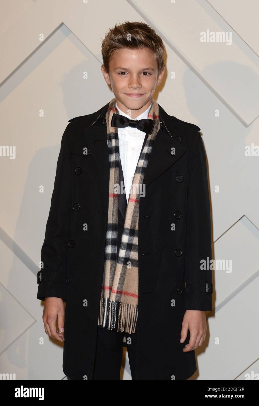 Romeo Beckham arriva al lancio della campagna festiva 2014 Burberry con la partecipazione di Romeo Beckham, Burberry, Regent Street, Londra. Foto Stock