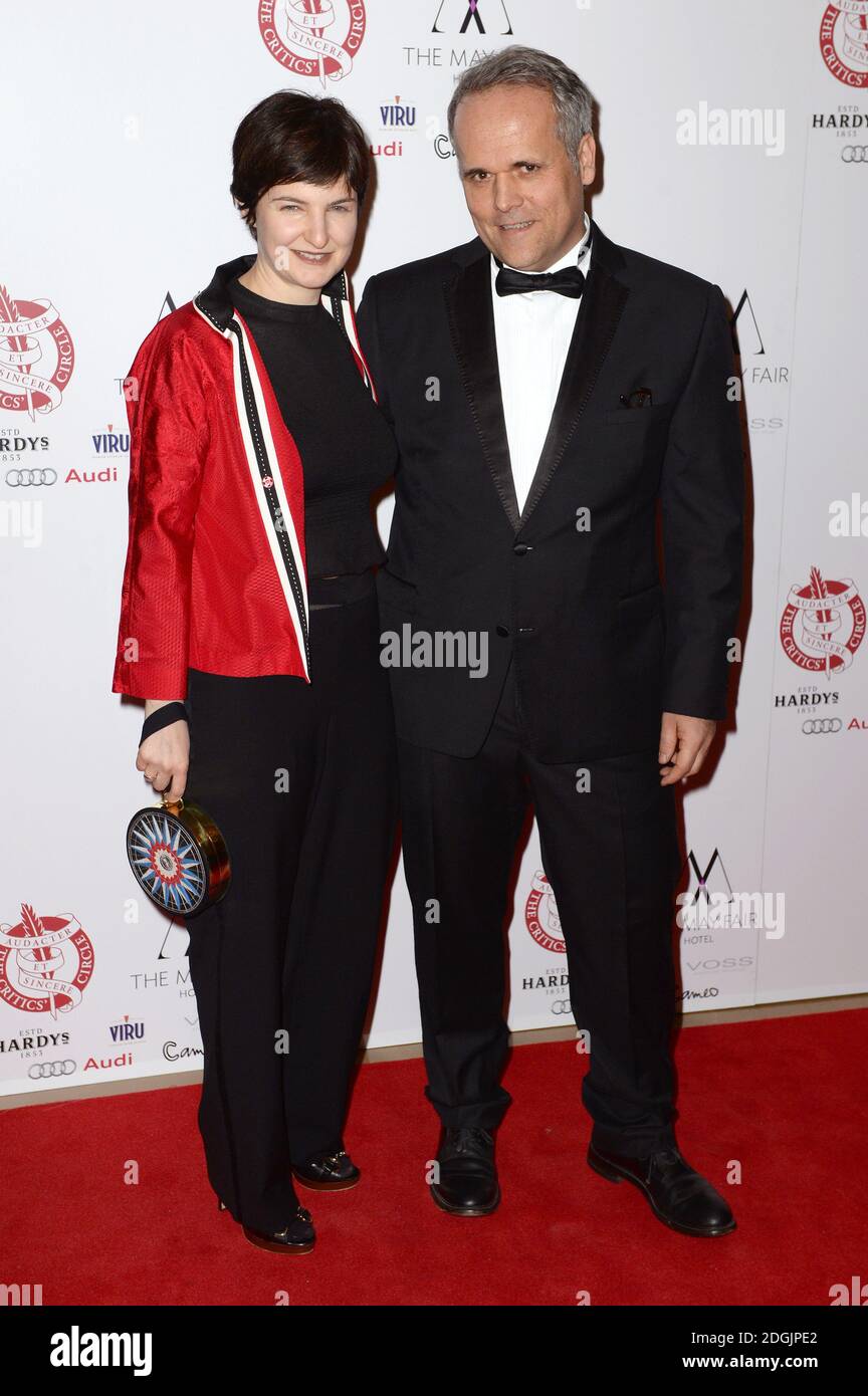 Mathilde Bonnefoy e Dirk Wilutzky arrivano al London Critics Circle Film Awards 2015, The May Fair Hotel, Londra. Il credito fotografico dovrebbe essere: Doug Peters EMPICS Entertainment Foto Stock