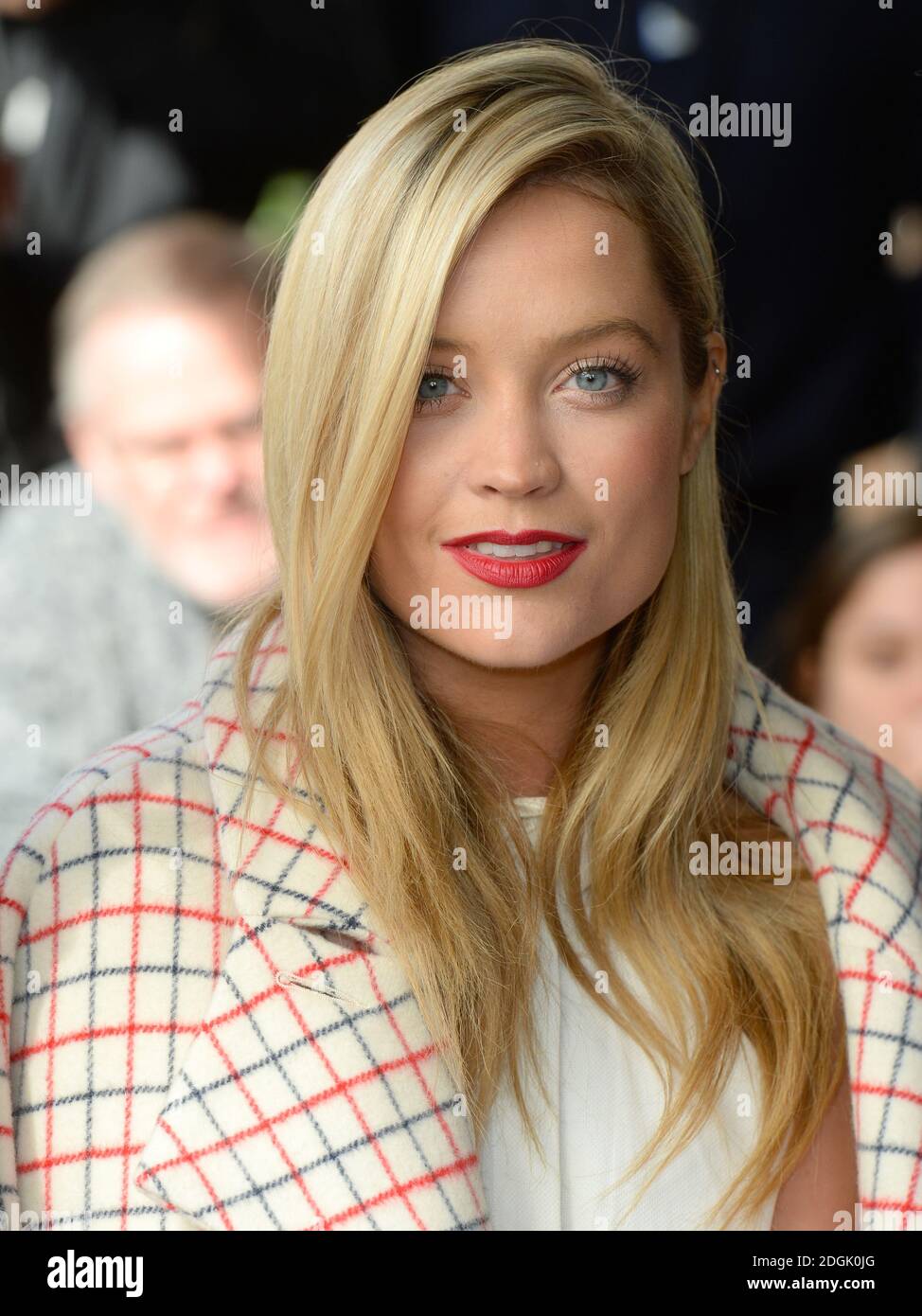 Laura Whitmore partecipa ai 2015 TRIC Awards al Grosvenor House Hotel di Londra. Foto Stock