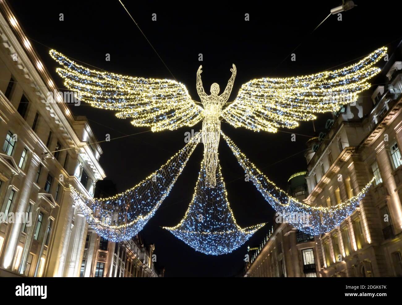 Regent Street Christmas Lights Display 2020 noto come "lo Spirito di Natale". Regent Street, centro di Londra, Regno Unito. Foto Stock
