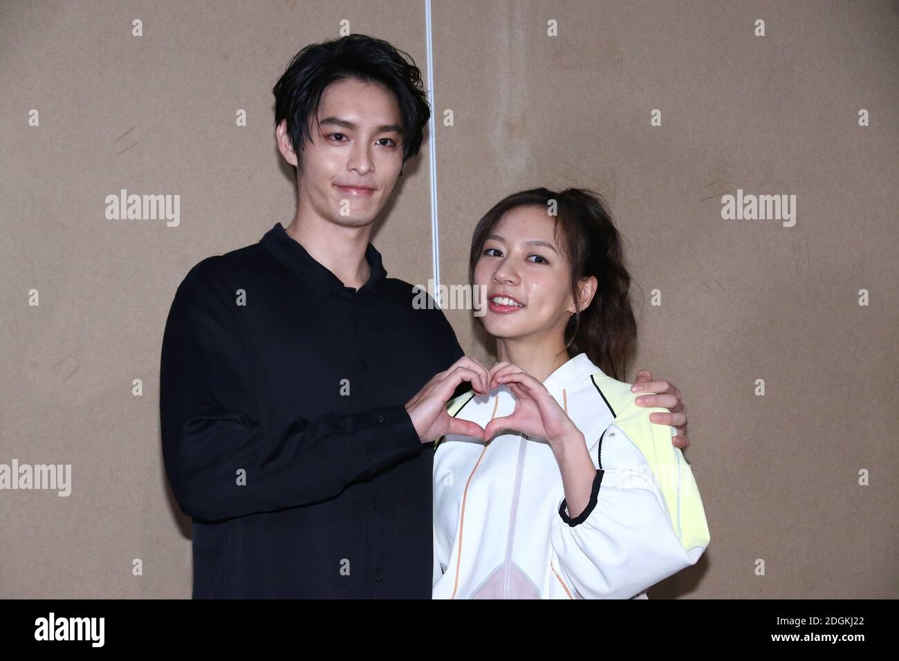 --FILE--attore taiwanese Tsao Yu-ning, a sinistra, si presenta ad un conferece dei media per promuovere il suo nuovo film romantico chiamato Do You Love Me As i Love You, Taipei Foto Stock