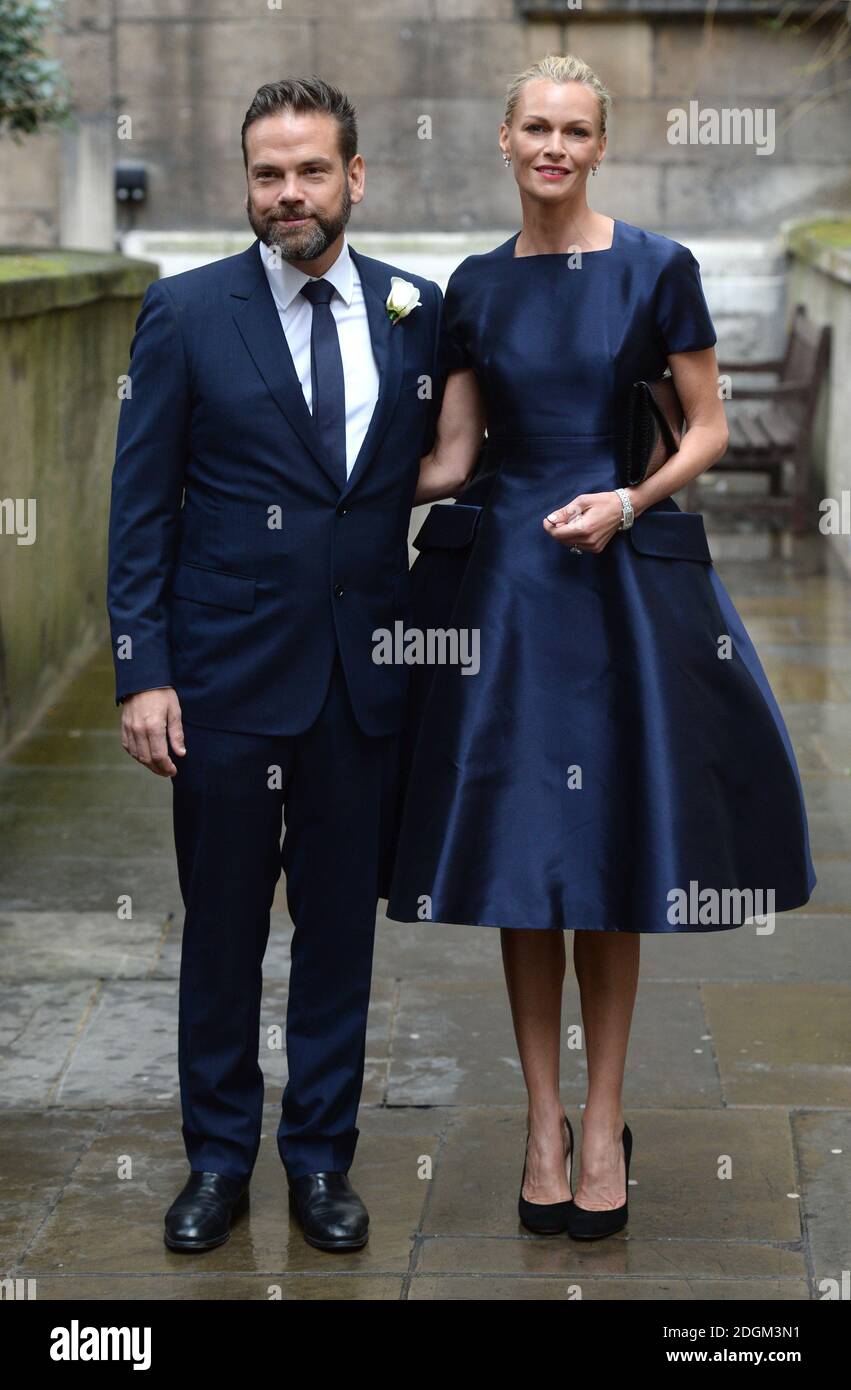 Lachlan Murdoch e la moglie Sarah Murdoch frequentano il Rupert Murdoch e la Jerry Hall Wedding Benedizione alla St Brides Church, Fleet St, Londra Foto Stock