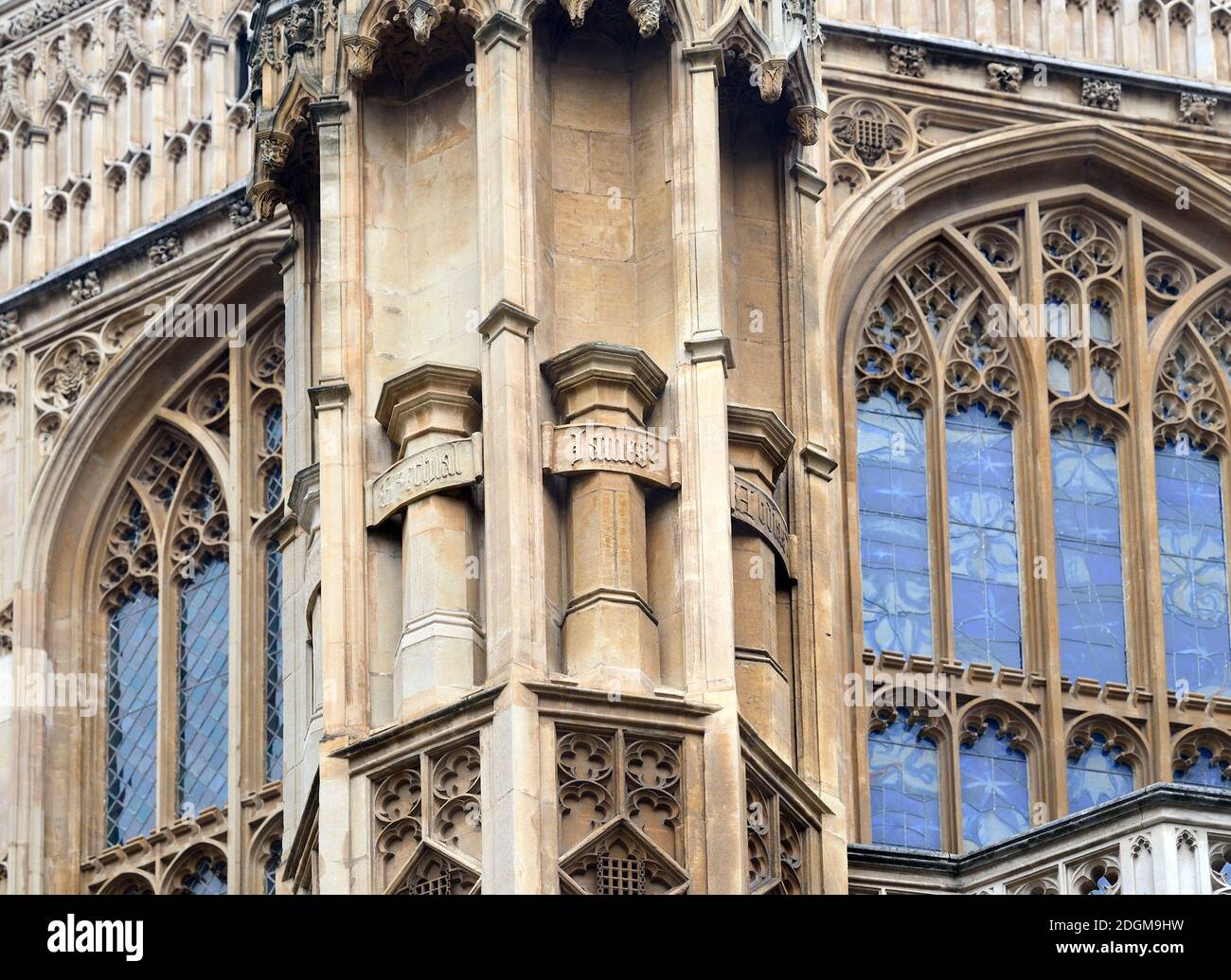Londra, Inghilterra, Regno Unito. Abbazia di Westminster: Dettaglio dell'esterno della Cappella di Enrico VII. Plinti vuoti originariamente abitati da statue, che dal 1700.. Foto Stock