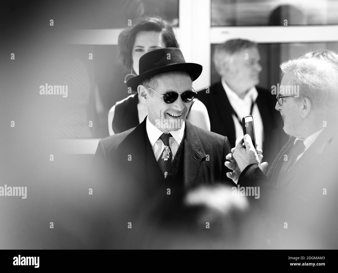 Mark Rylance e Steven Spielberg alla BFG Photocall, che si tiene al Palais De Festival. Parte del 69° Festival del Cinema di Cannes in Francia. (Credito obbligatorio: Doug Peters/EMPICS Entertainment) Foto Stock