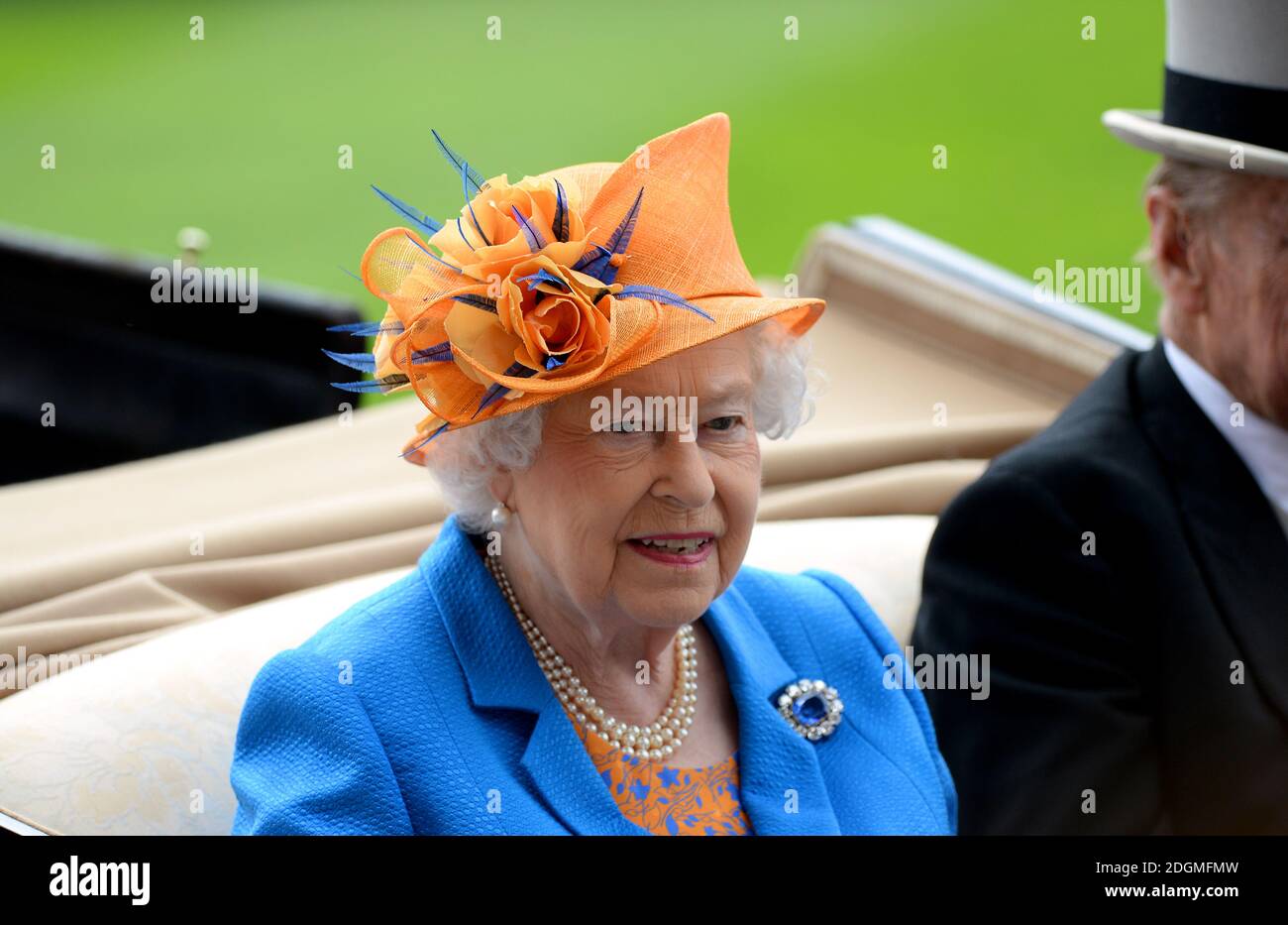 La regina Elisabetta II arriva il terzo giorno di Ascot reale Foto Stock