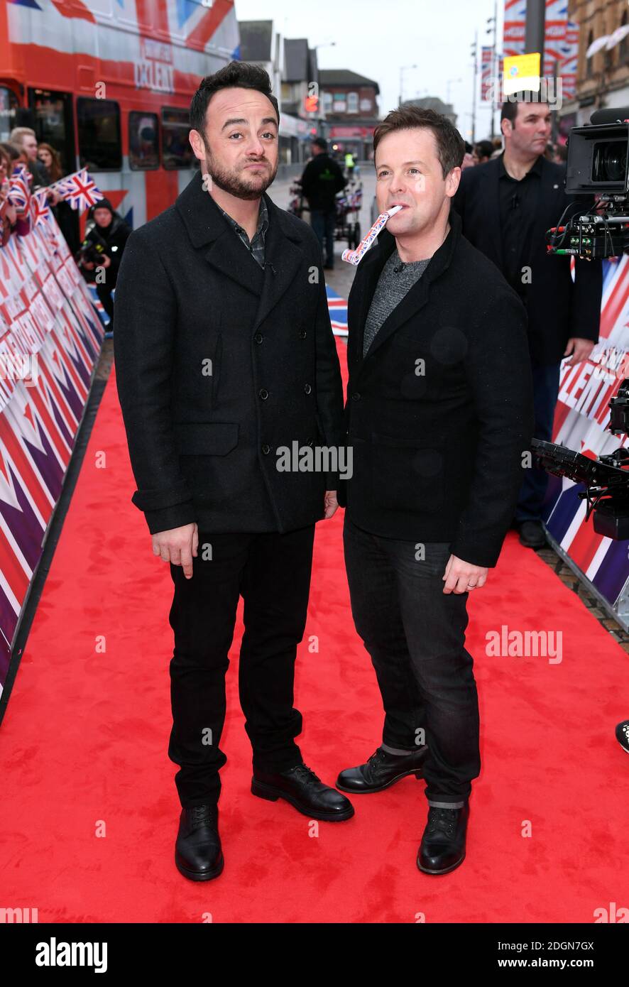 ANT e Dic Aka Anthony McPartlin (a sinistra) e Declan Donnelly frequentano la Got Talent Photocall britannica all'Opera House, Church Street, Blackpool Foto Stock