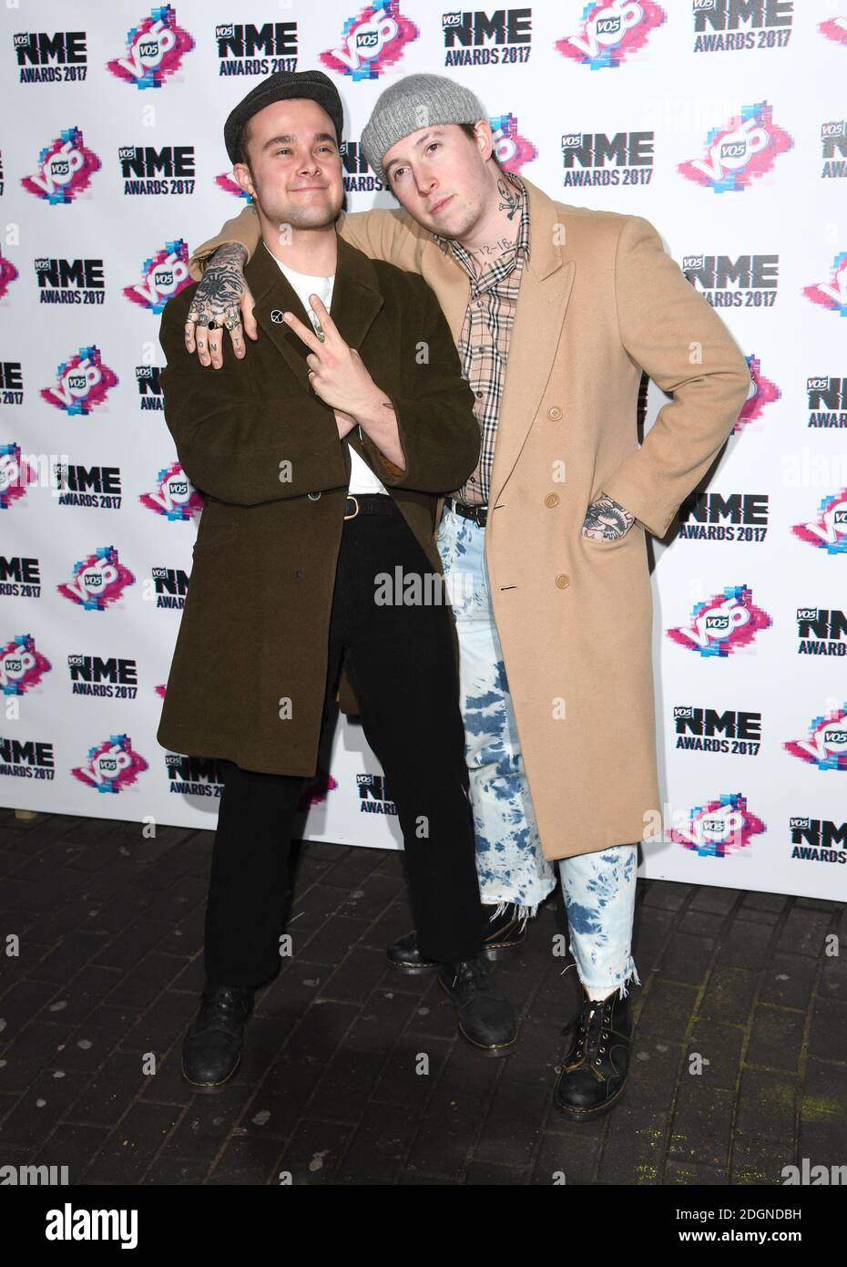 Isaac Holman e Laurie Vincent degli schiavi in arrivo ai VO5 NME Awards 2017 tenuti alla O2 Academy Brixton, Londra. Data immagine: Mercoledì 15 febbraio 2017. Il credito fotografico dovrebbe essere: Doug Peters/ EMPICS Entertainment Foto Stock